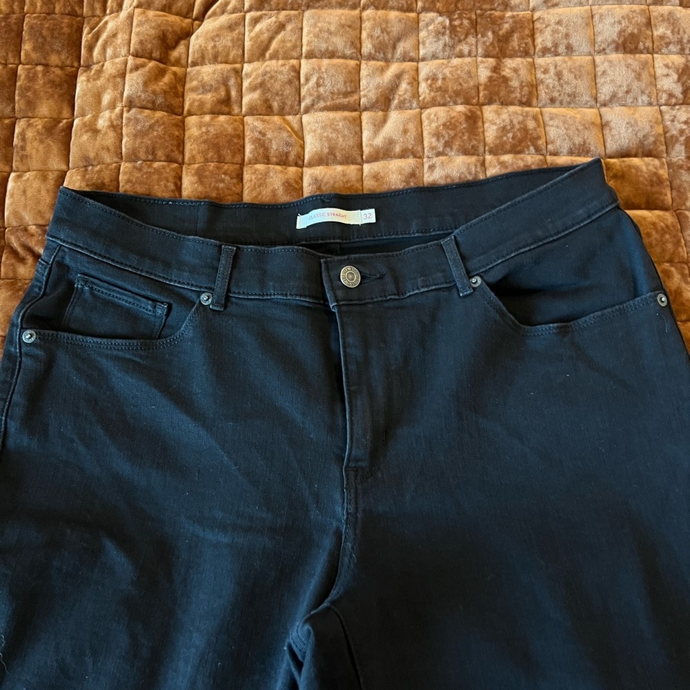 Women’s Levi Strauss straight cut black jeans